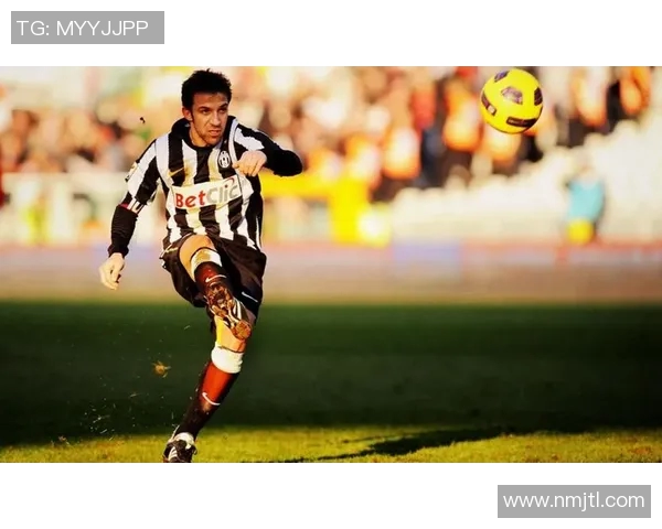 足球场上的英俊风采 足球明星魅力展现 让你心动不已