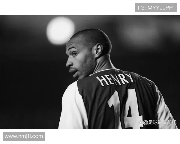 足球球星穿着风格解析:从场上装备到场外时尚展现个性 足球球星穿着风格解析:从场上装备到场外时尚展现个性